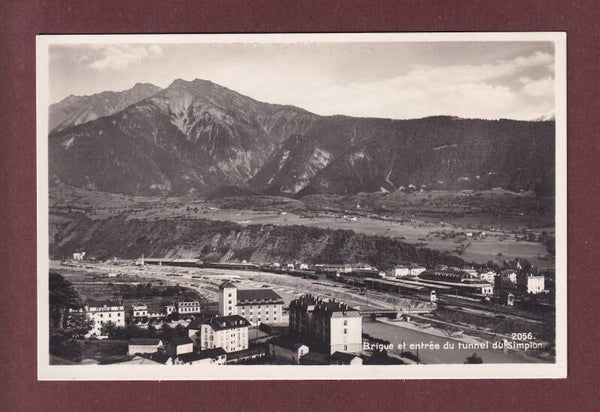 BRIGUE - Gare et entrée du tunnel du Simplon