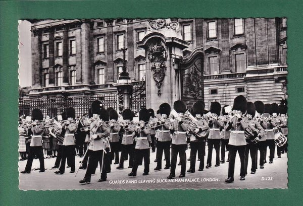 LONDON - Guards leaving Buckingham Palace - 1960