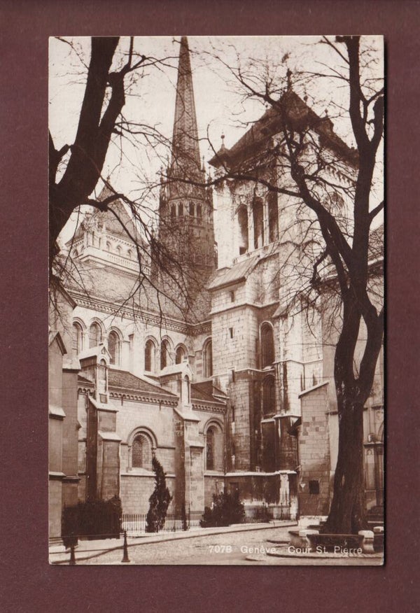 GENEVE - Cour St. Pierre