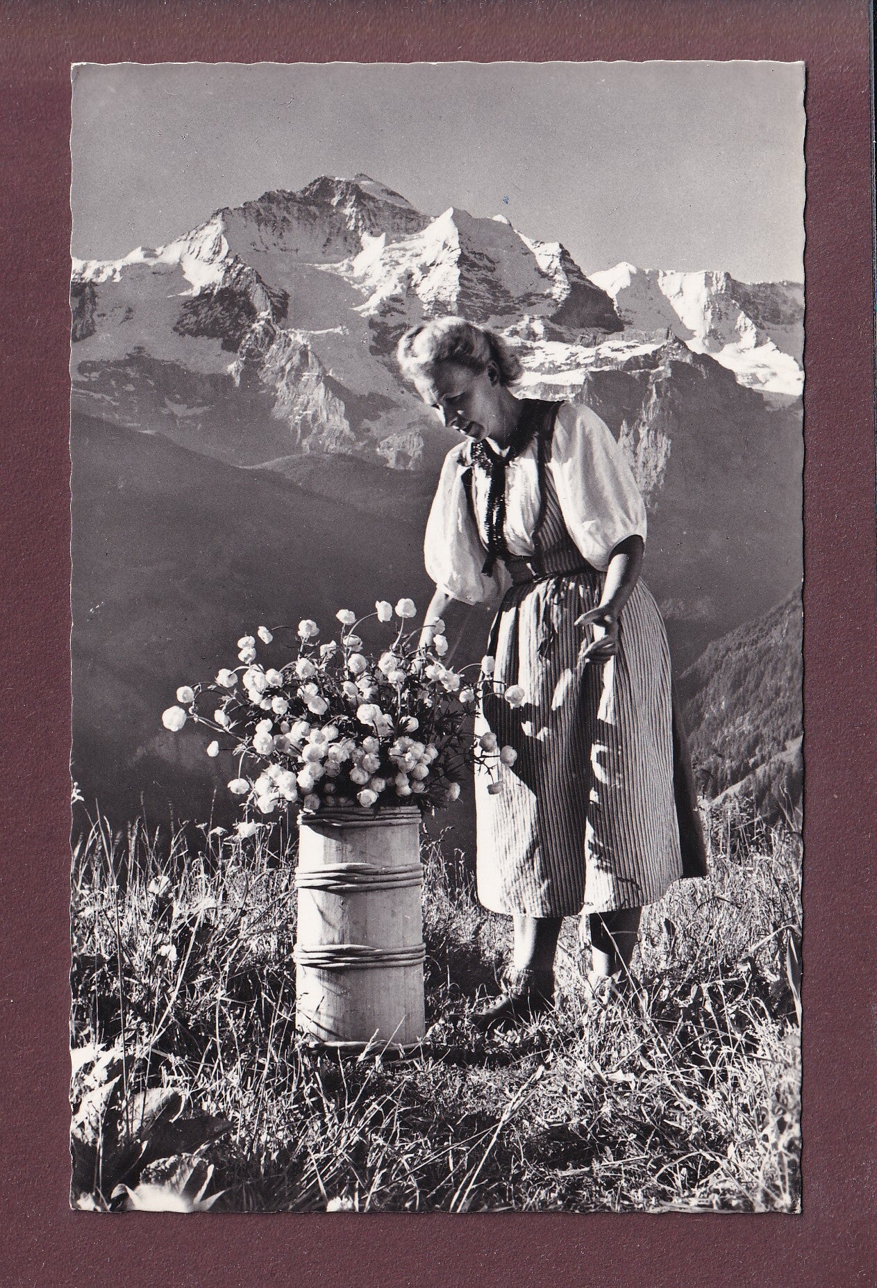 JUNGFRAU - Frau - Blumen - 1961