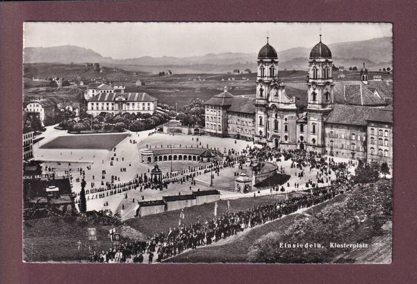 EINSIEDELN - Klosterplatz - Leute - 1954