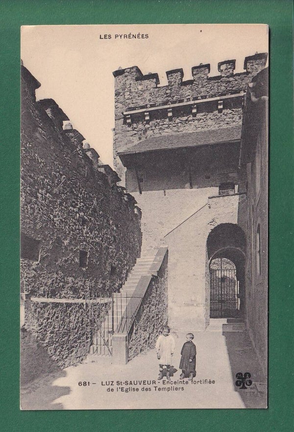 LUZ SAINT SAUVEUR - Eglise des Templiers Enceinte fortifiée
