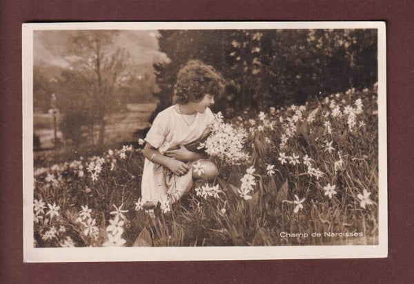 Champ de NARCISSES - Jeune fille