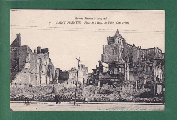SAINT-QUENTIN - Place de l'Hôtel de Ville - Guerre