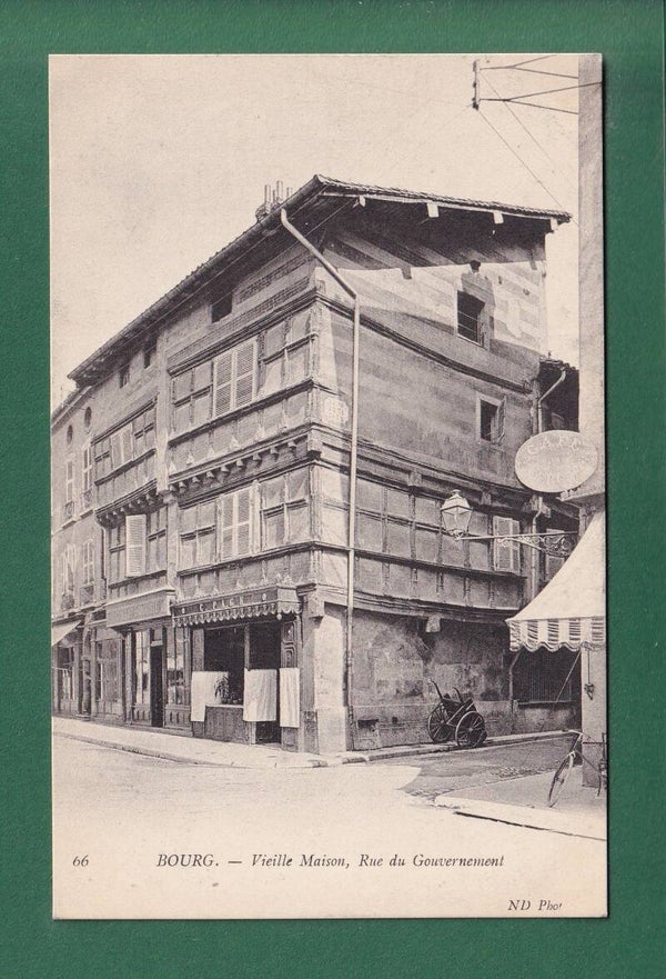 BOURG - Rue du Gouvernement - Vieille Maison