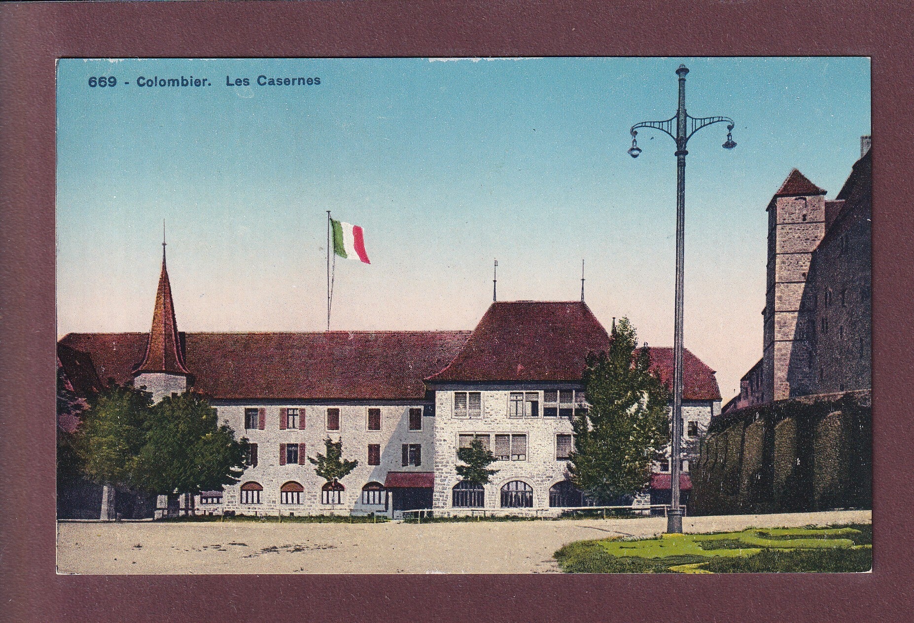 COLOMBIER - Les casernes