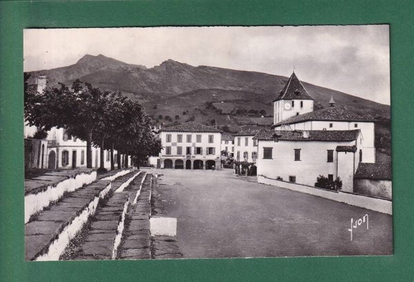 Pays Basque - SARE - Vue sur la Place