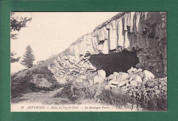 Auvergne - Route du PUY-DE-DOME - La Montagne Percée