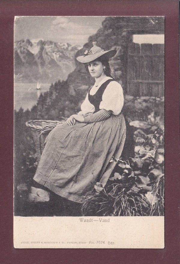 VAUD - Costume // pli d'angle //