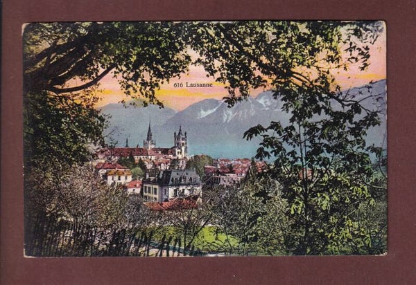 LAUSANNE au travers des arbres