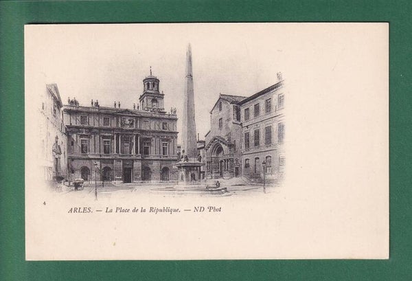 ARLES - Place de la République
