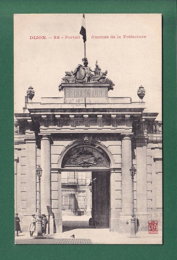 DIJON - Portail d'entrée de la Préfecture