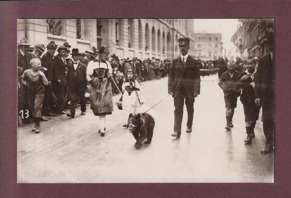 Photo - BERN - Tracht und Bär
