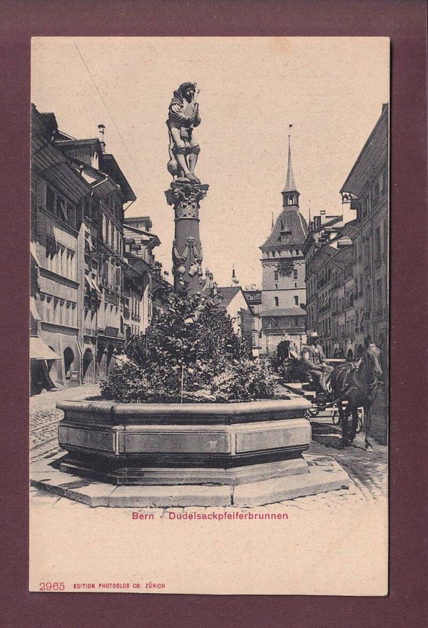 BERN - Dudelsackpfeiferbrunnen - Pferdekutsche