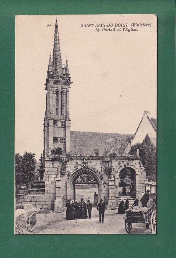 SAINT-JEAN-DU-DOIGT - Portail de l'Eglise - 1920