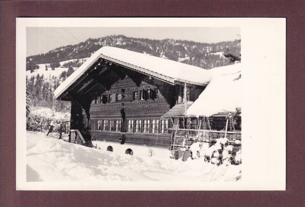 BAUERNHAUS unter Schnee