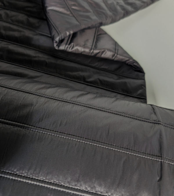 Steppstoff, gestepptes Streifenmuster, schwarz, Meterware