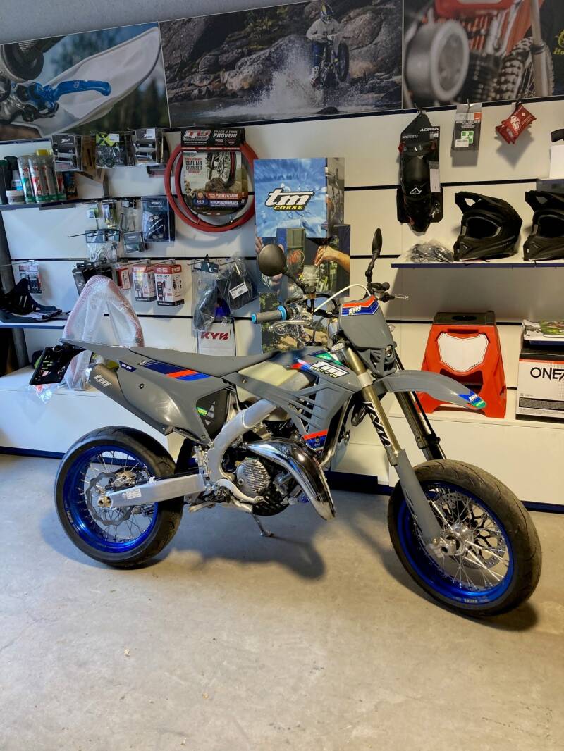 smr125_1-standard.jpg