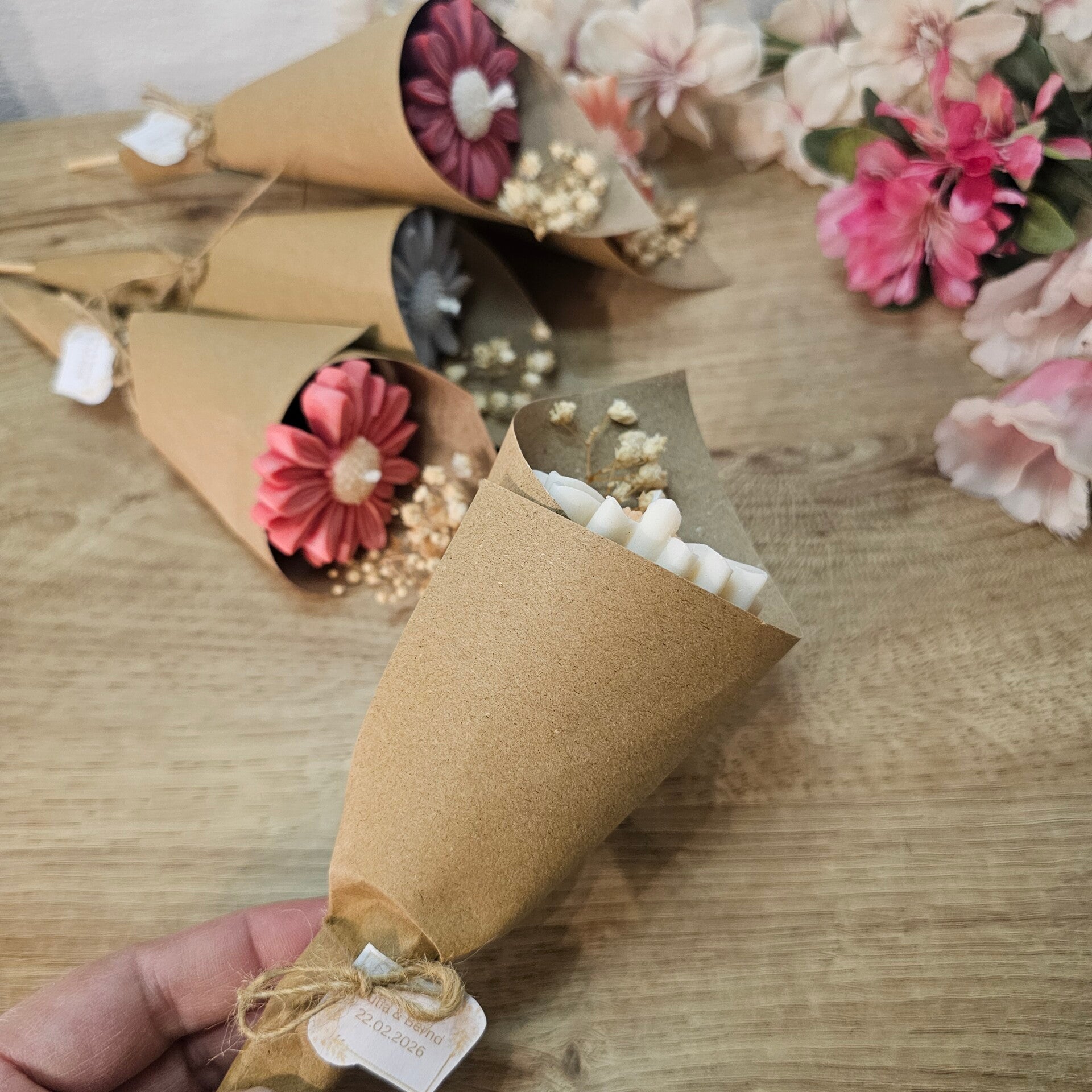 Gerbera in der Papiertüte