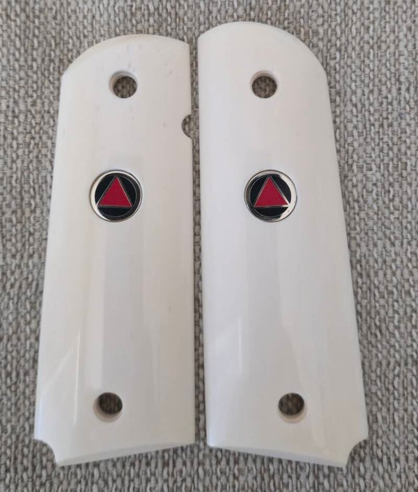 4 bone grips. 2 colt delta 2 gold colt medallions- #541