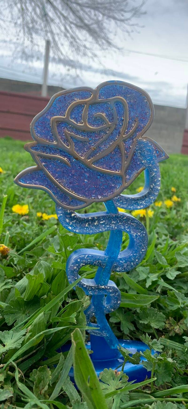 Rose sur socle