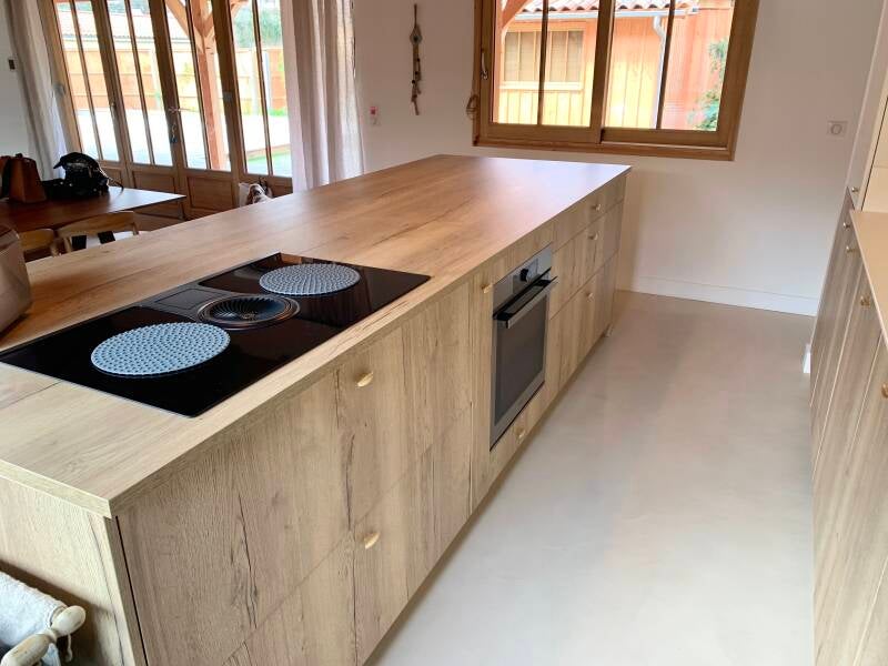 plaque de cuisson integré sur îlot centrale 