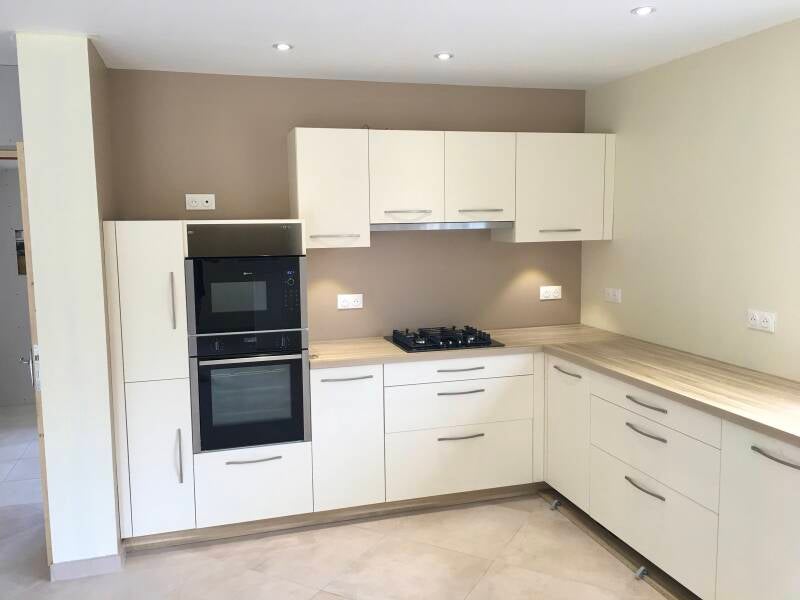 cuisine sur mesure avec electroménager intégré 