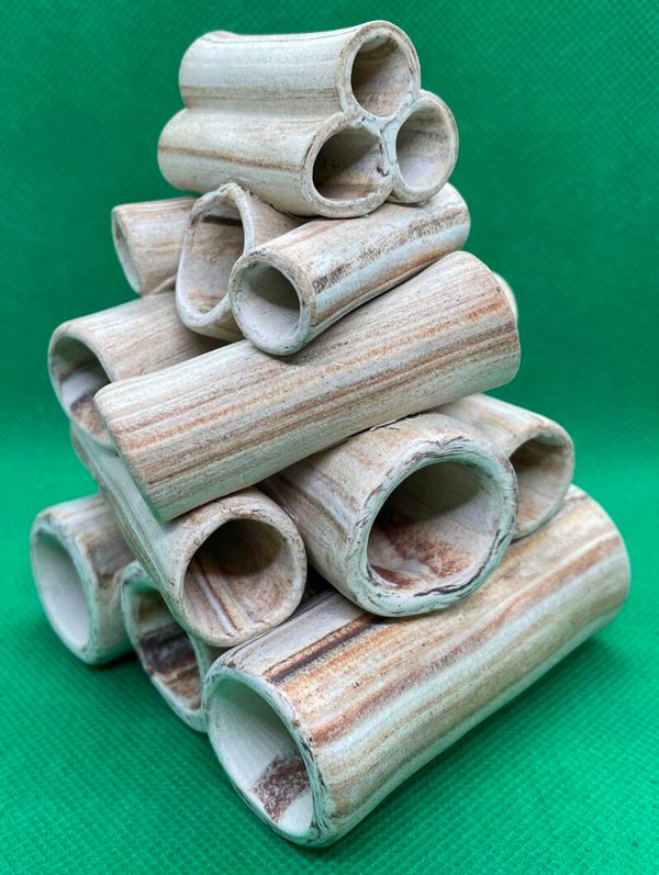 Keramiek aquarium decoratie stapelbuizen/legholen pyramide van keramiek lichtbruin en donkerbruin gevlekt