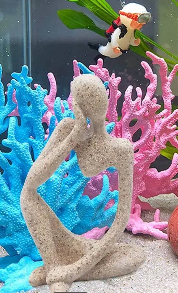 Aquarium decoraties abstracte hars denker sculptuur 12,5 x 7,5 cm