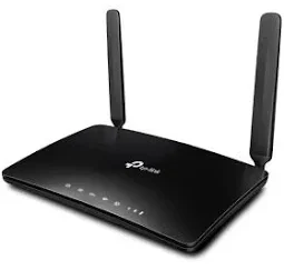 4G-reititin mökillä valvontakameroiden kanssa