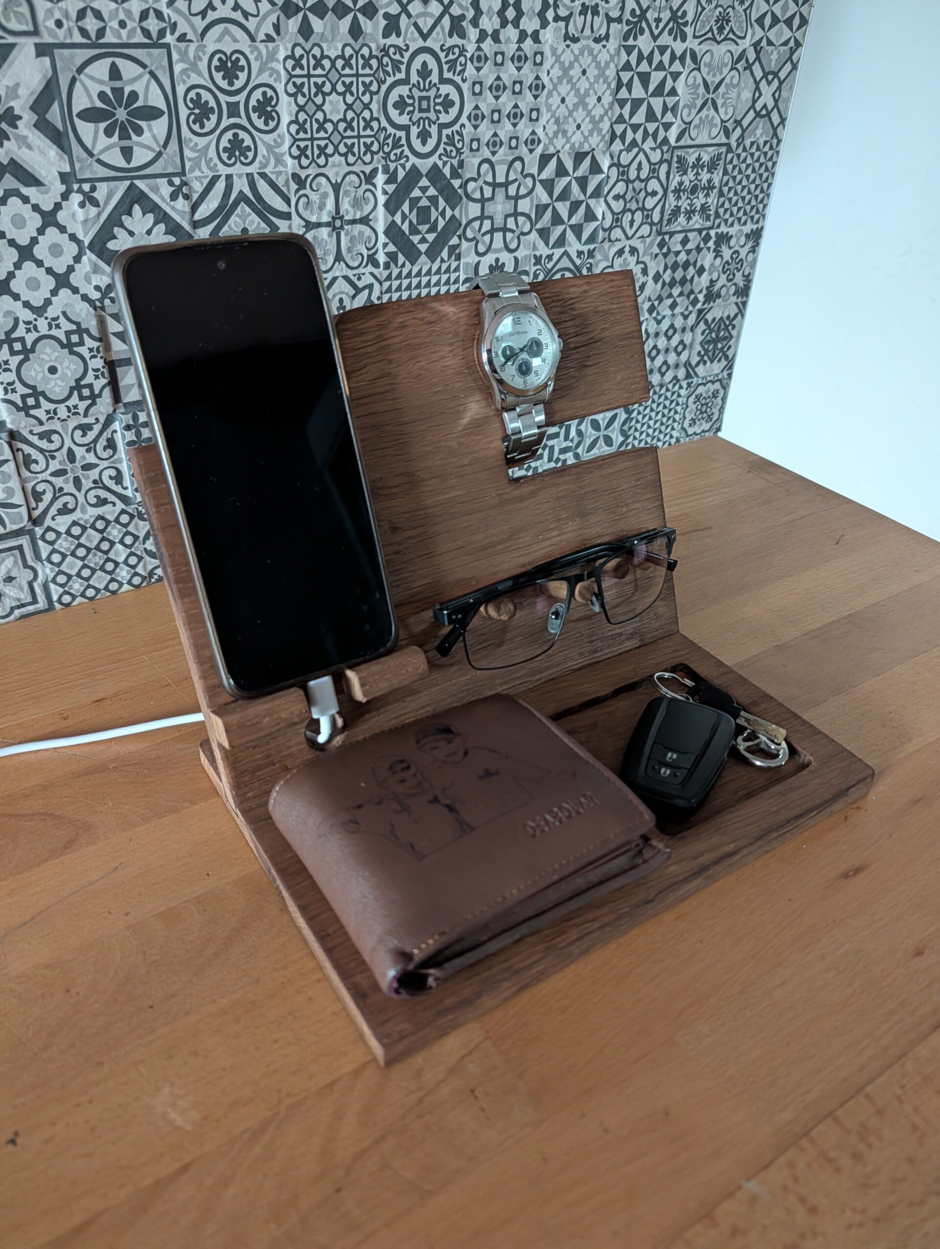 Support téléphone et bijoux