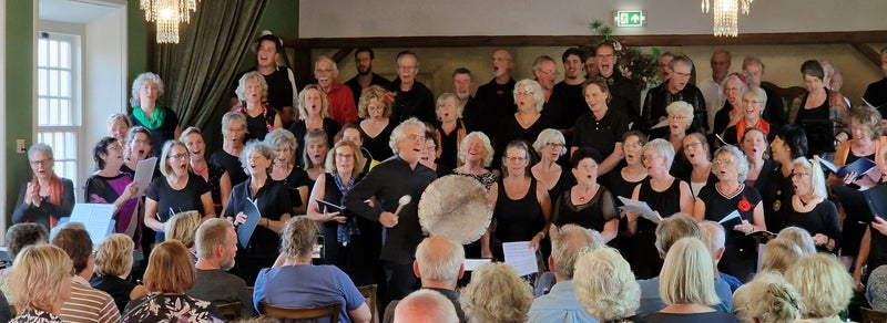 Zangers en Zangeressen van Projectkoor Zangweekend geven een Concert
