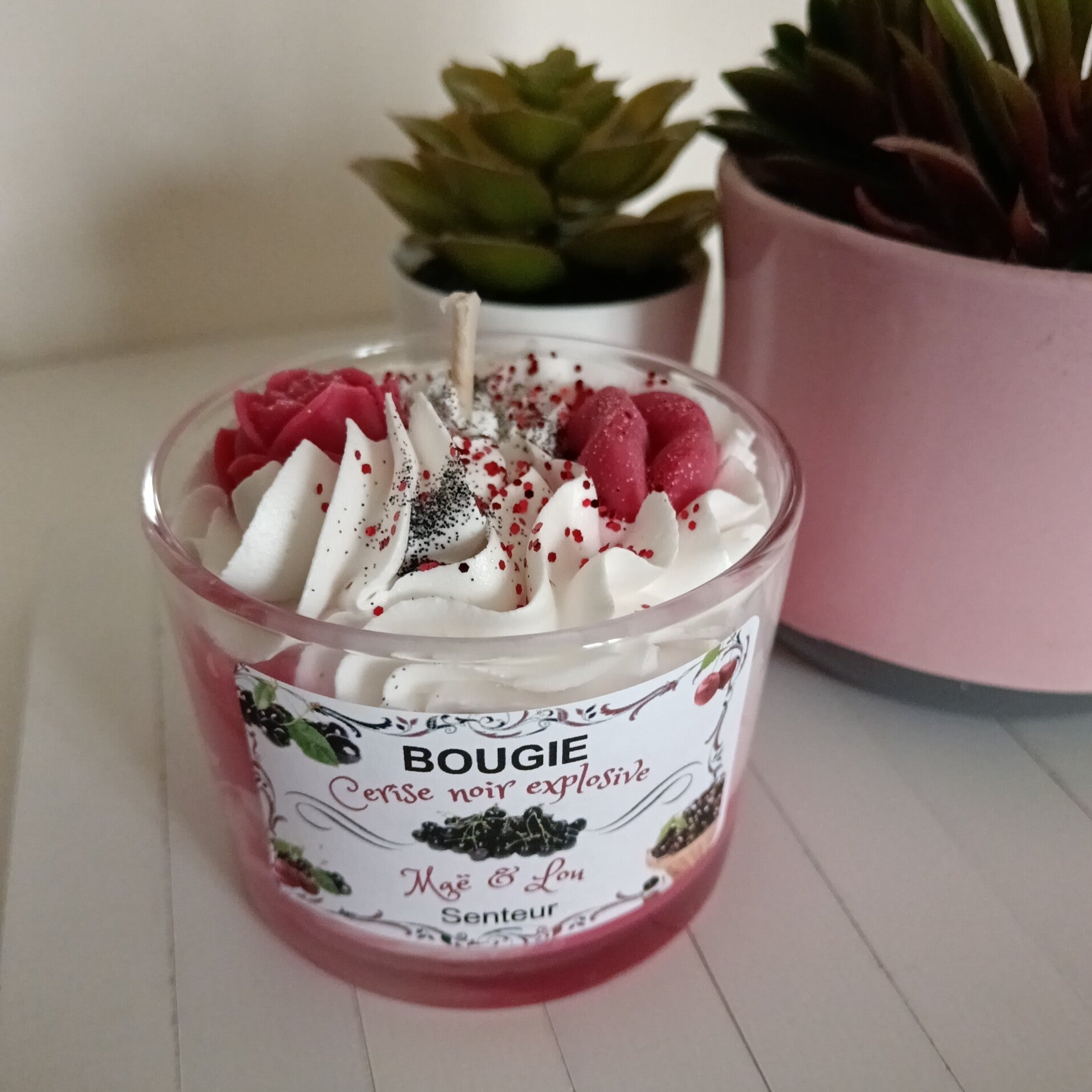 Bougie cerise noire explosive
