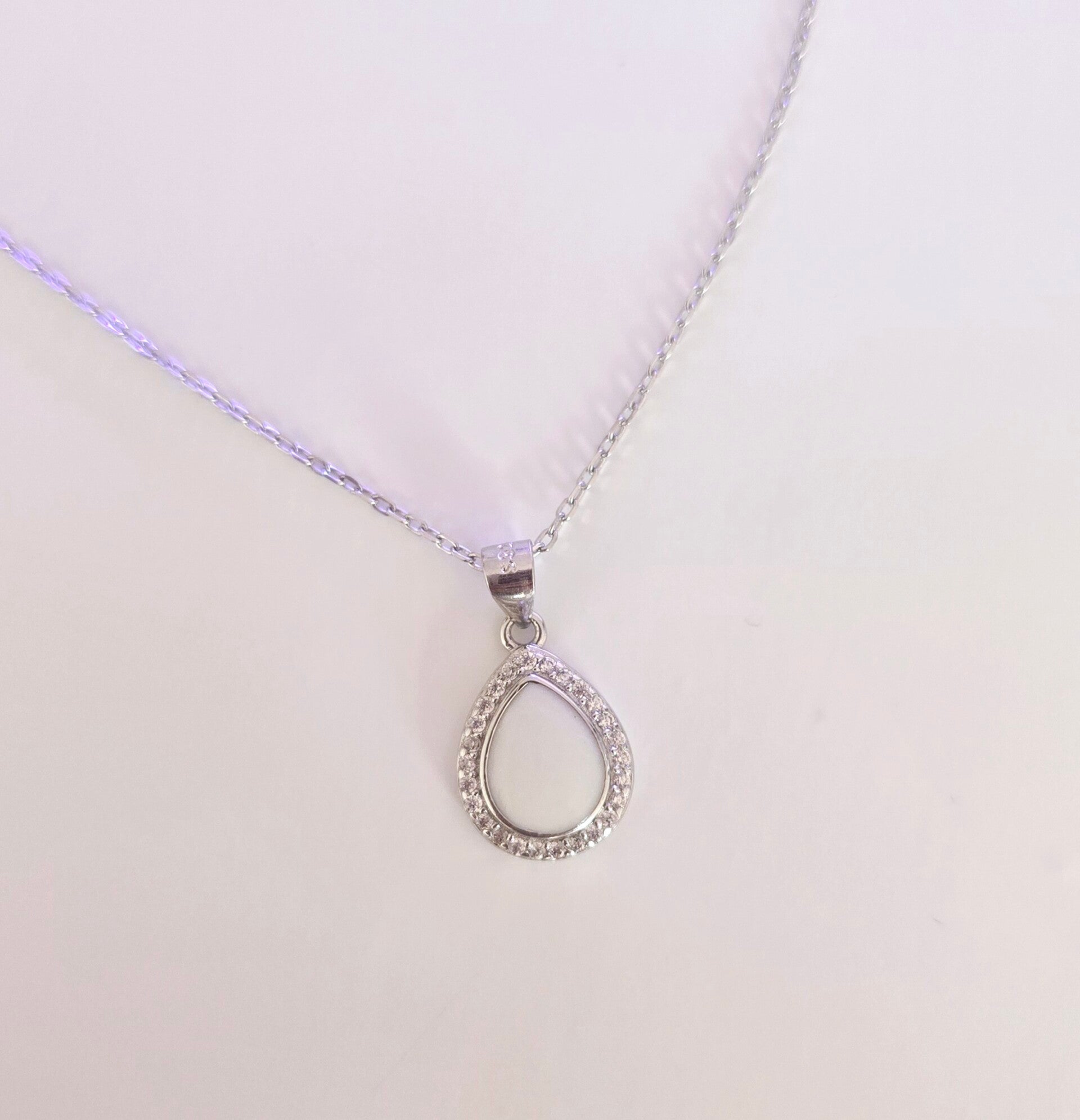 Milkdrop/pear necklace