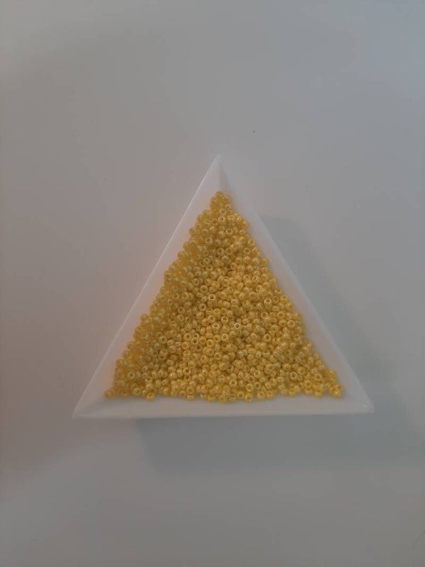 Miyuki rocailles 2mm opaque luster yellow- 2 gram