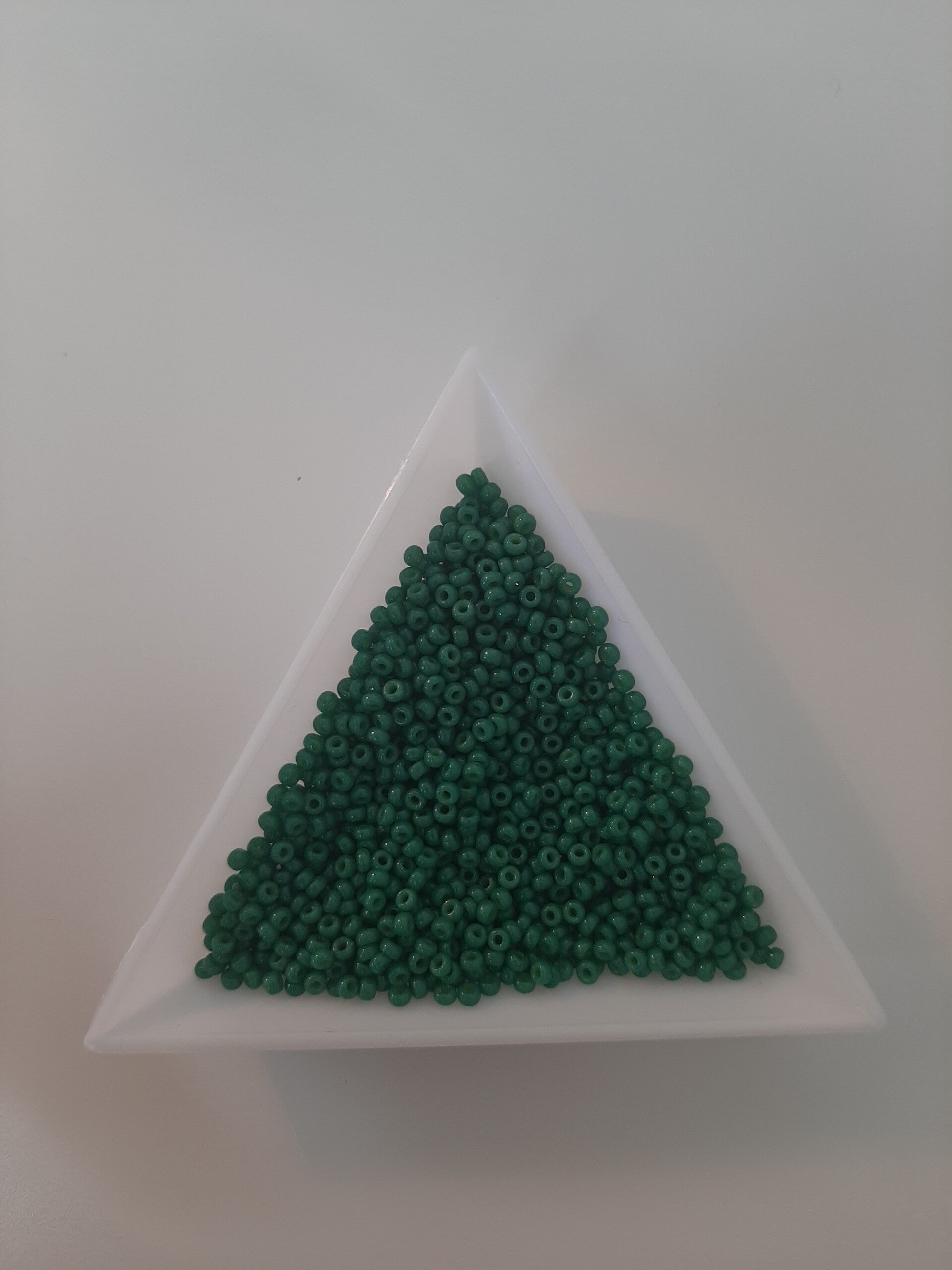 Miyuki rocailles 2mm opaque spruce green- 2 gram