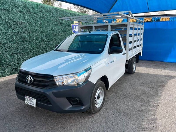 TOYOTA HILUX ESTACAS 2022