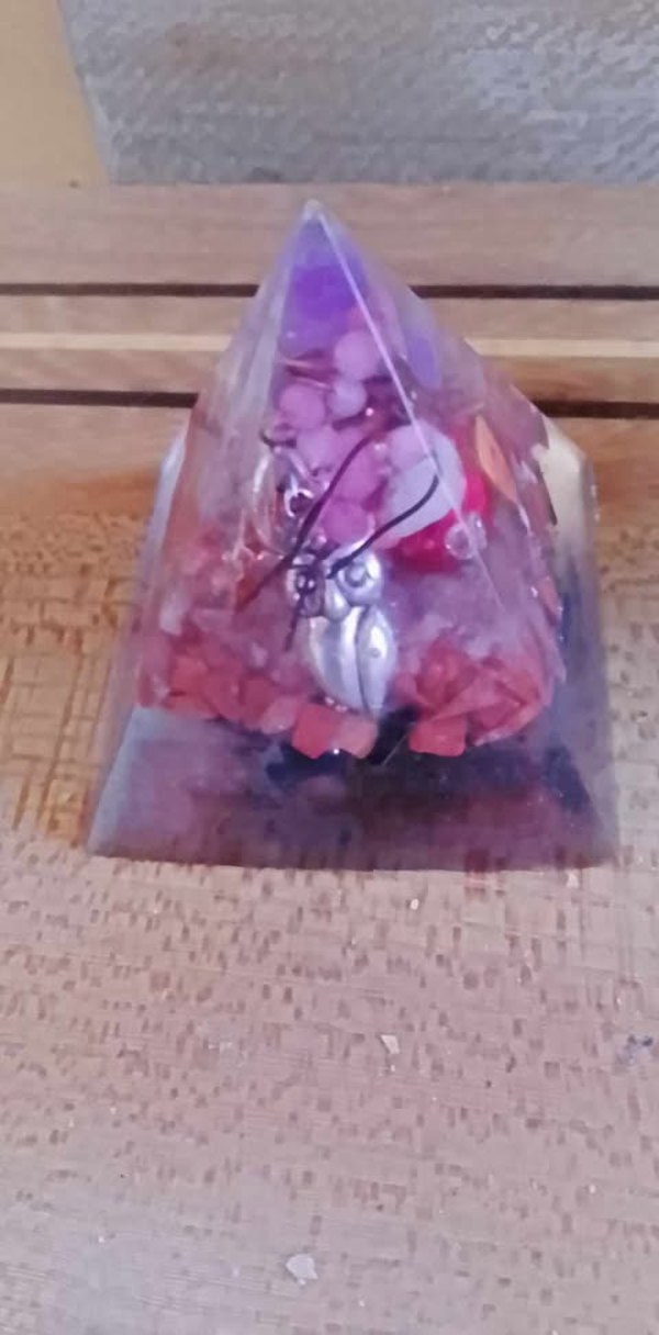 orgonite pyramide