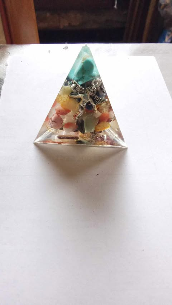 orgonite pyramide Triangle