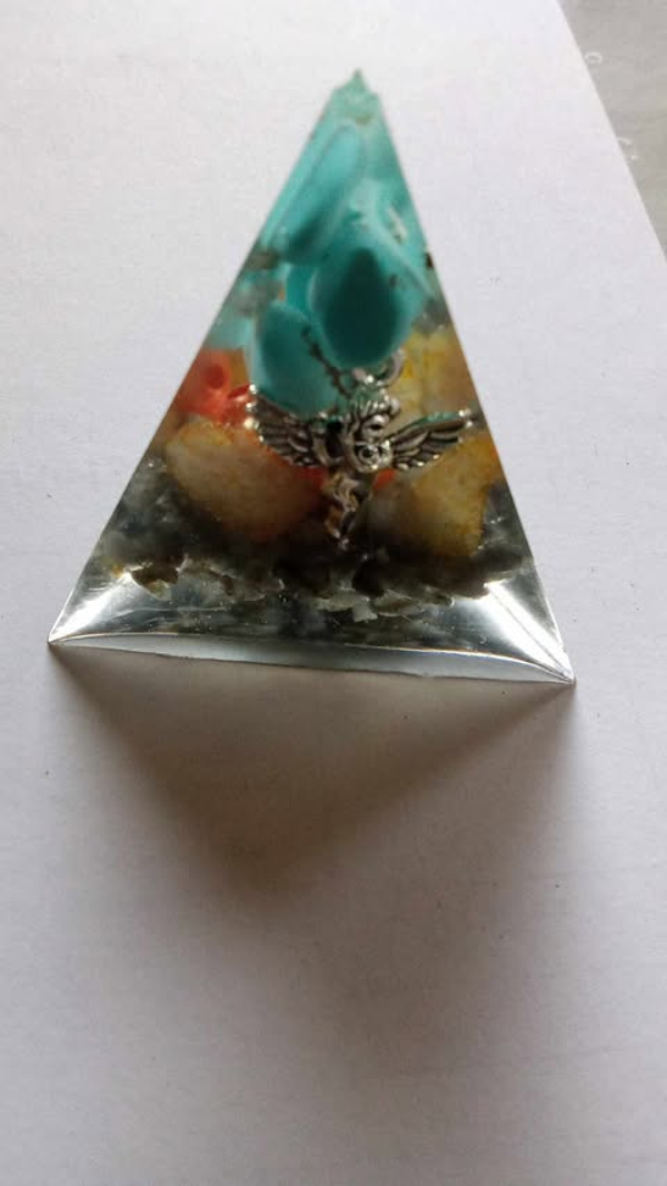 orgonite pyramide Triangle
