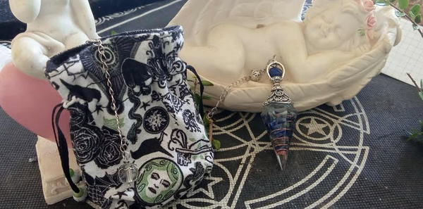 pochon + pendule orgonite Lapi lazuli