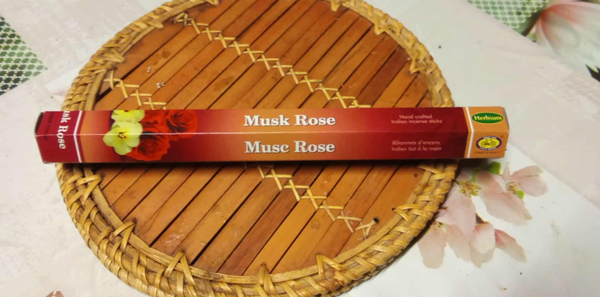 Encens Rose & Musc – Harmonie Florale & Purification Douce