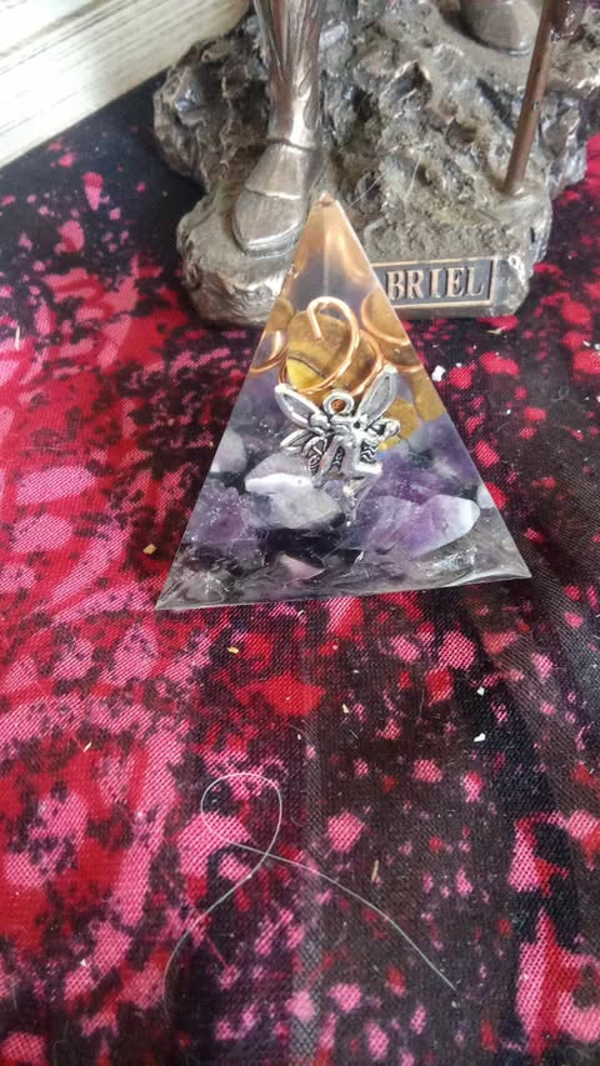 orgonite pyramide Triangle