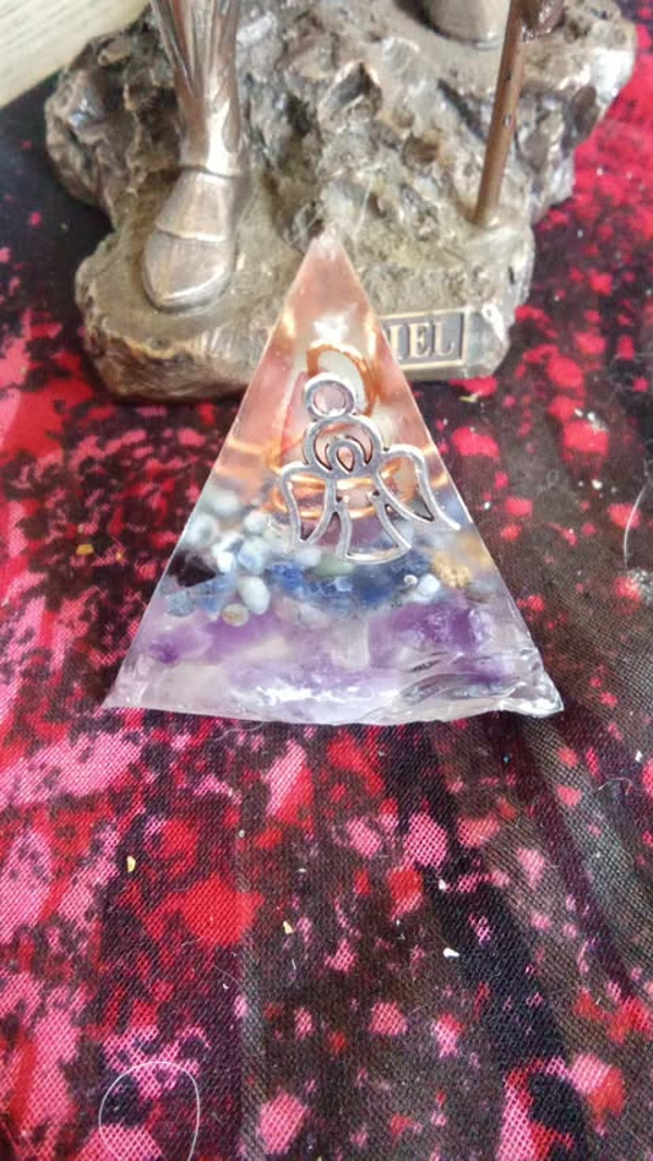 orgonite pyramide Triangle