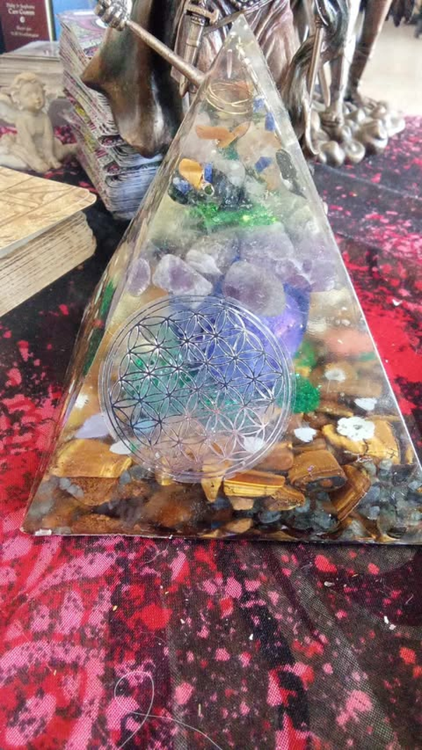 orgonite pyramide
