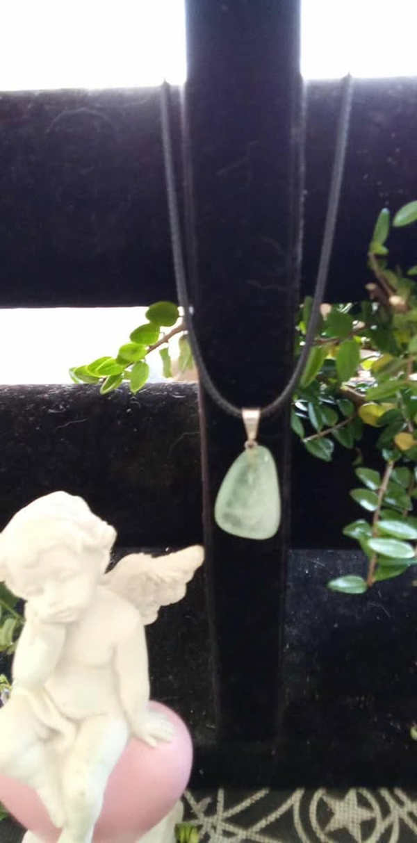 Collier Pendentif pierre roulee fluorine verte  A+