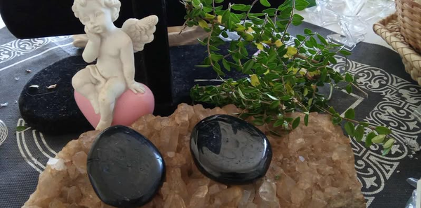 pierre plate tourmaline noire