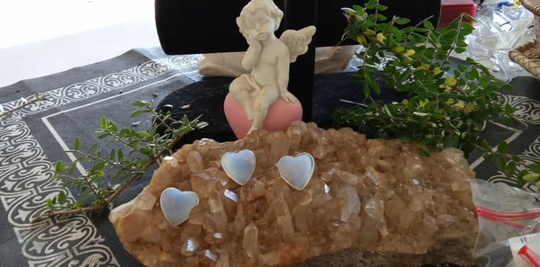 petit galet-coeur 20mm opale blanche