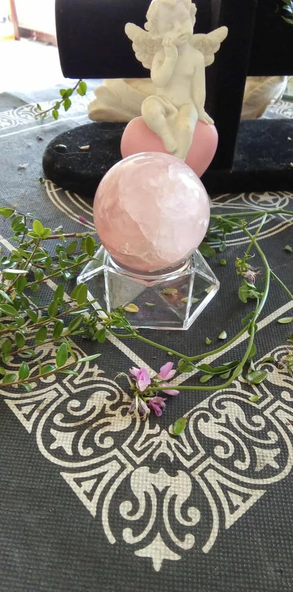 sphère quartz rose socle offert
