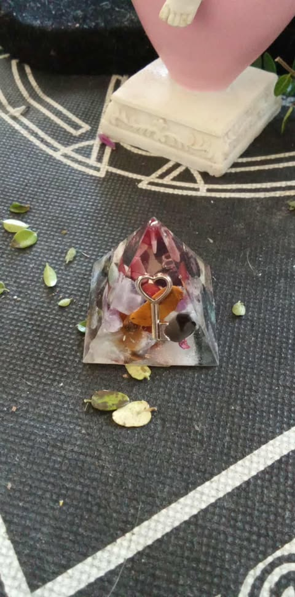 orgonite pyramide